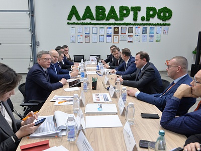 Губернатор Александр Бурков вновь посетил завод Лаварт.